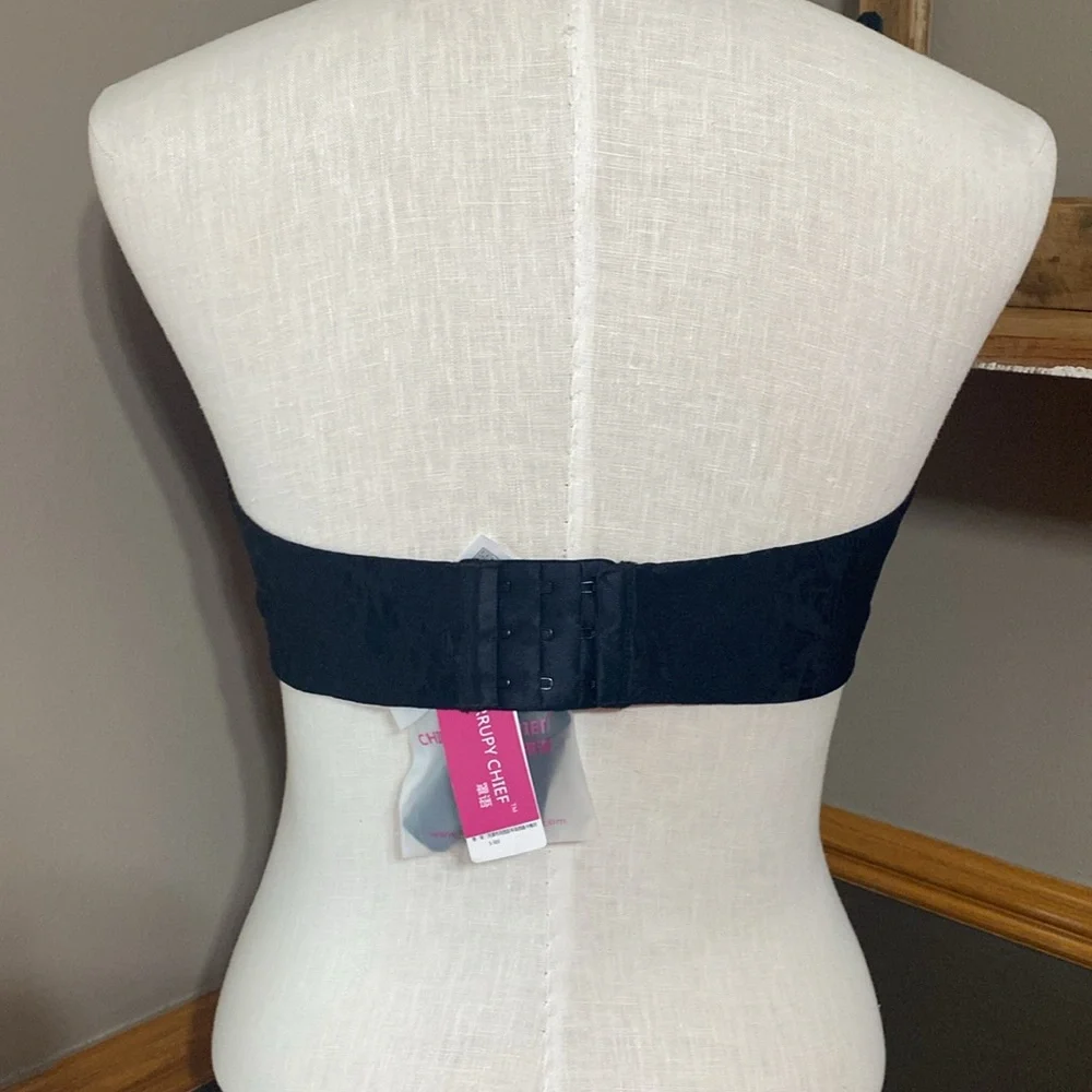 Chirrupy chief black strapless bra size 40D